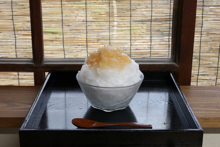 長野伊那の古民家カフェで味わうかき氷 〜 果肉たっぷり、旬のフルーツシロップがおすすめです